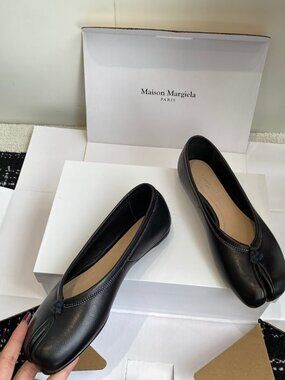 Maison Martin Margiela Tabi Ballerina Flats (Black Leather)